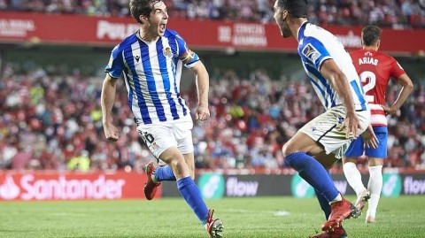 新洛斯卡梅内斯的惊魂夜：皇家社会三度攻陷石榴城，埃卢斯通多绝杀闪耀