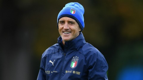 蓝衣军团备战关键战，曼奇尼训练场戴“小蓝帽”成亮点