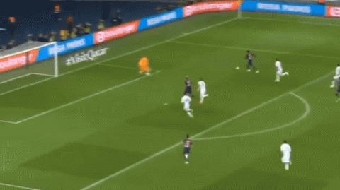 【奇葩】大巴黎锋霸门线停球看呆内马尔，姆巴佩替补席表情亮了！