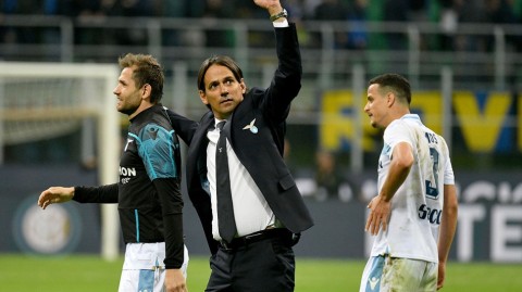 蓝鹰客场掀翻蓝黑军团，梅阿查之夜激情与对抗的火花