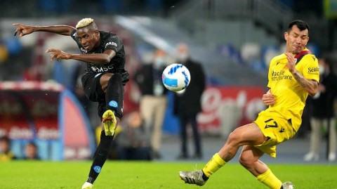 因西涅点球梅开二度，那不勒斯主场三球完胜博洛尼亚强势登顶