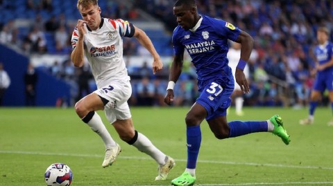 英冠鏖战夜：蓝鸟主场折翼 帽匠客场奏凯