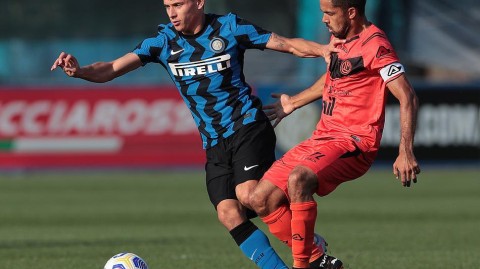 蓝黑军团亮相日：五球大胜背后的新赛季序章