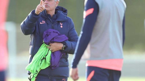 热刺轻松备战 篮球成气氛调和剂