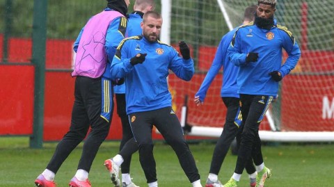 危机中的曙光：曼联欧冠赛前最后一练，梦剧场能否迎来转折？