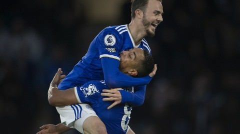 蓝狐主场四球横扫喜鹊 麦迪逊导演完美复仇之战