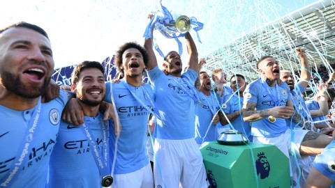 蓝月当空，王朝奠基：曼城英超卫冕盛典全记录