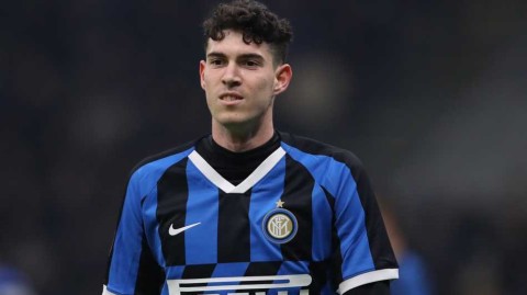 巴斯托尼的蓝衣之梦：从欧联杯决赛到国家队，一位年轻后卫的璀璨夏日