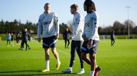 曼城冬训备战英联杯硬仗 残缺阵容中寻找希望之光