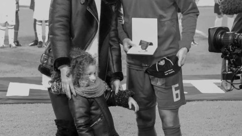 维特塞尔百场里程碑 娇妻爱女温情助阵