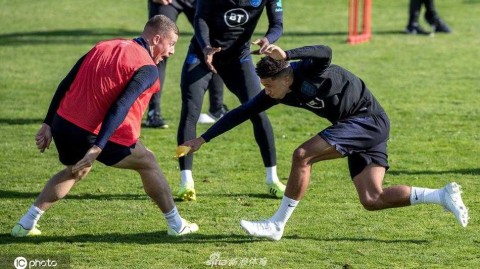 捷克雨夜后的淬火，三狮军团布拉格全力备战盼雪耻