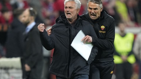 药厂坚盾迎战红狼 欧联半决赛鏖战记