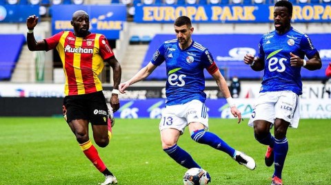 斯特拉斯堡主场憾负朗斯，激战三十轮法甲联赛定格瞬间