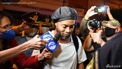 四十岁传奇的温暖告别：小罗含泪出狱，狱友烧烤派对难舍“足球精灵”