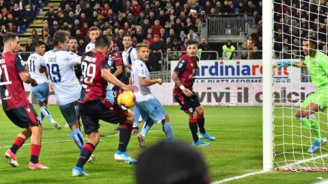 撒丁岛蓝色防线被蓝鹰击破，拉齐奥客场逆转卡利亚里豪取连胜