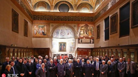 米兰德比穿越五百年：红黑将士致敬文艺复兴巨匠达芬奇