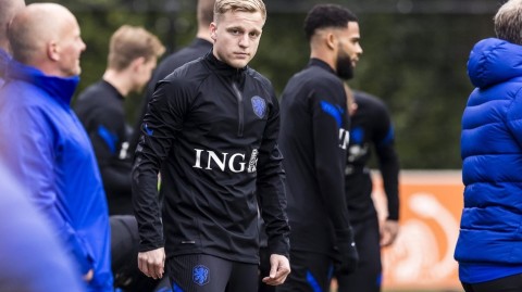 范德贝克的夏日遗憾：因伤告别欧洲杯，橙衣军团中场减员