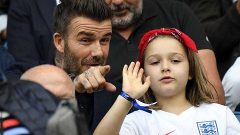 父女情深燃动赛场：贝克汉姆与小七的温情助威时刻