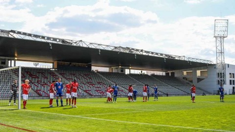 法甲第33轮焦点战：尼姆主场顽强阻击十人斯特拉斯堡