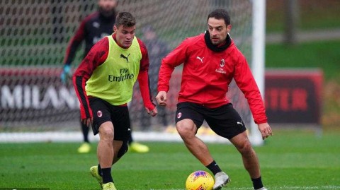 米兰内洛的冬日暖阳：红黑军团静候强敌那不勒斯