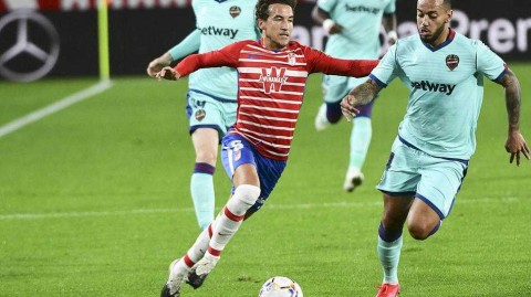 新卡梅内斯球场的雨夜，十人格拉纳达与莱万特上演进球大战