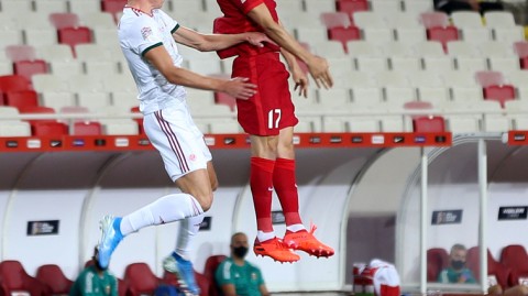 西瓦斯空场见证奇迹：匈牙利小将索博斯洛伊任意球绝杀土耳其