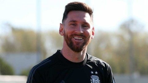 梅西领衔阿根廷备战世预赛关键战役 微笑彰显从容