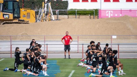 宝刀不老！克洛泽训练场亲自上阵示范，拜仁众将备战切尔西