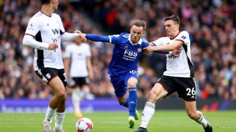 富勒姆与莱斯特城激战八球，农场主主场大捷蓝狐坠降级深渊