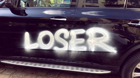 卡里乌斯场外风波爱车遭涂鸦女友无辜受牵连