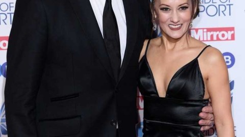 传奇门神携冻龄娇妻闪耀伦敦颁奖礼 硬汉柔情羡煞旁人