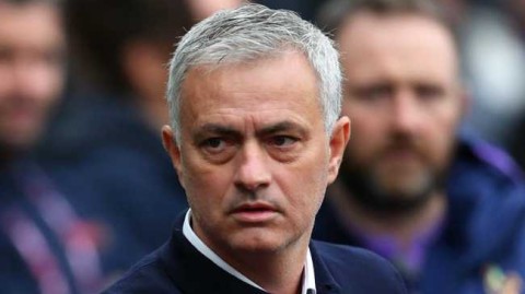 红魔帅位更迭：索尔斯克亚与穆里尼奥的战绩纠葛与十字路口