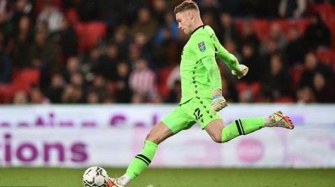 英联杯激战：布伦特福德客场力克斯托克城，晋级八强