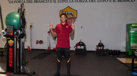 红狼军团的新星启航：十九岁雷诺兹的罗马之梦