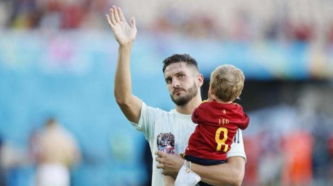 斗牛士军团狂胜出线，铁腰科克赛后携子共享天伦之乐