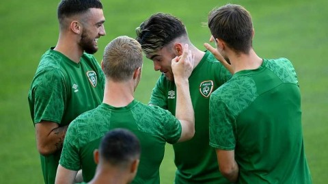 爱尔兰绿茵备战欢乐多 小将康诺利竟成队友“开心果”