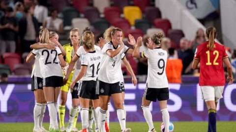 日耳曼战车高效制胜 斗牛士控球无果失先机