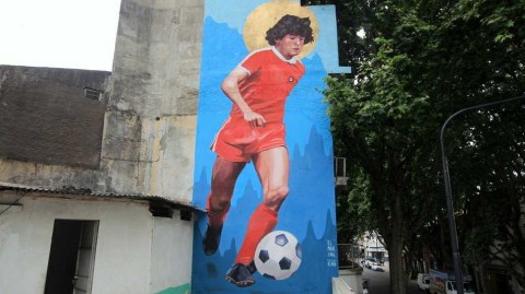 从宇宙飞星到永恒图腾：马拉多纳雕像与壁画在2026年世界杯前续写传奇