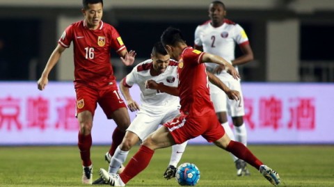 世预赛18强赛复盘：10人国足客场0-1惜败沙特，出线形势危如累卵；主场0-3遭韩国碾压，中韩足球差距触目惊心