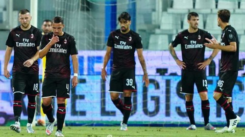 伊布复出难救主，米兰客场补时绝平十人斯帕尔