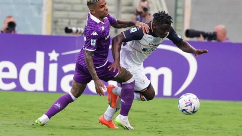 紫百合绝境逢生，莱切客场憾平佛罗伦萨