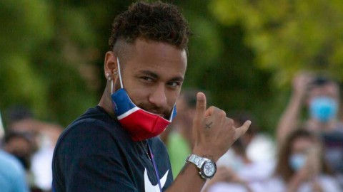 伊比萨岛的代价：内马尔与巴黎球星们的假期风波