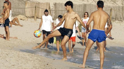 葡萄牙金童的悠长假期：菲利克斯在喧嚣前的最后宁静