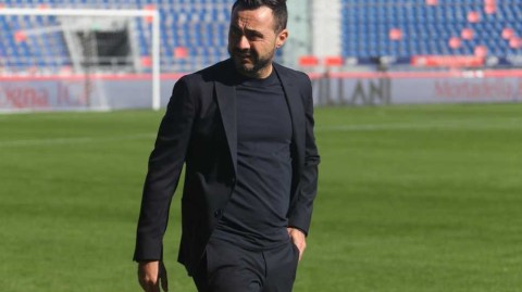 深情告别绿茵场，德泽尔比挥别萨索洛开启顿涅茨克矿工新征程