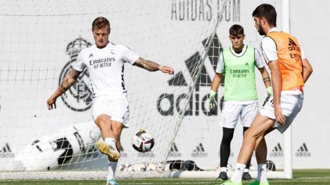 皇家马德里备战西甲焦点战 训练场上挥洒汗水