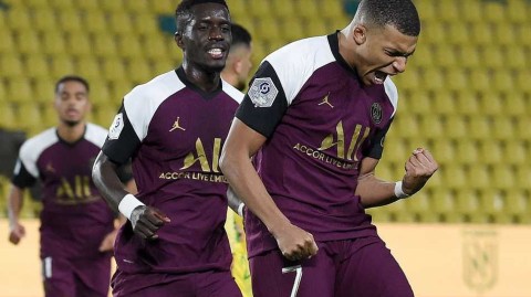 姆巴佩闪耀独造两球 纳瓦斯神扑力保城门不失 大巴黎客场完胜南特