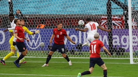 快乐男孩不再快乐，三狮 killer 斯特林温布利剑指欧洲之巅