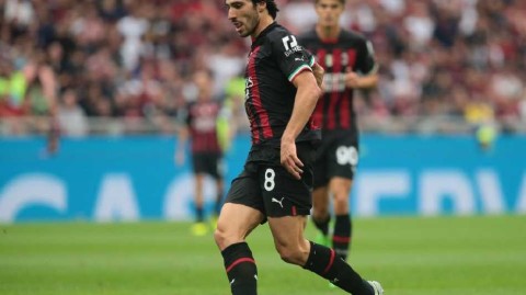 托纳利续约红黑军团未来核心续写圣西罗篇章