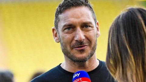 摩纳哥群星汇聚绿茵场 慈善足球赛闪耀路易二世体育场