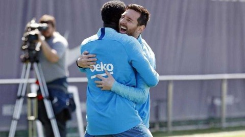 梅西与乌姆蒂蒂的快乐同框 训练场上的穿裆趣事